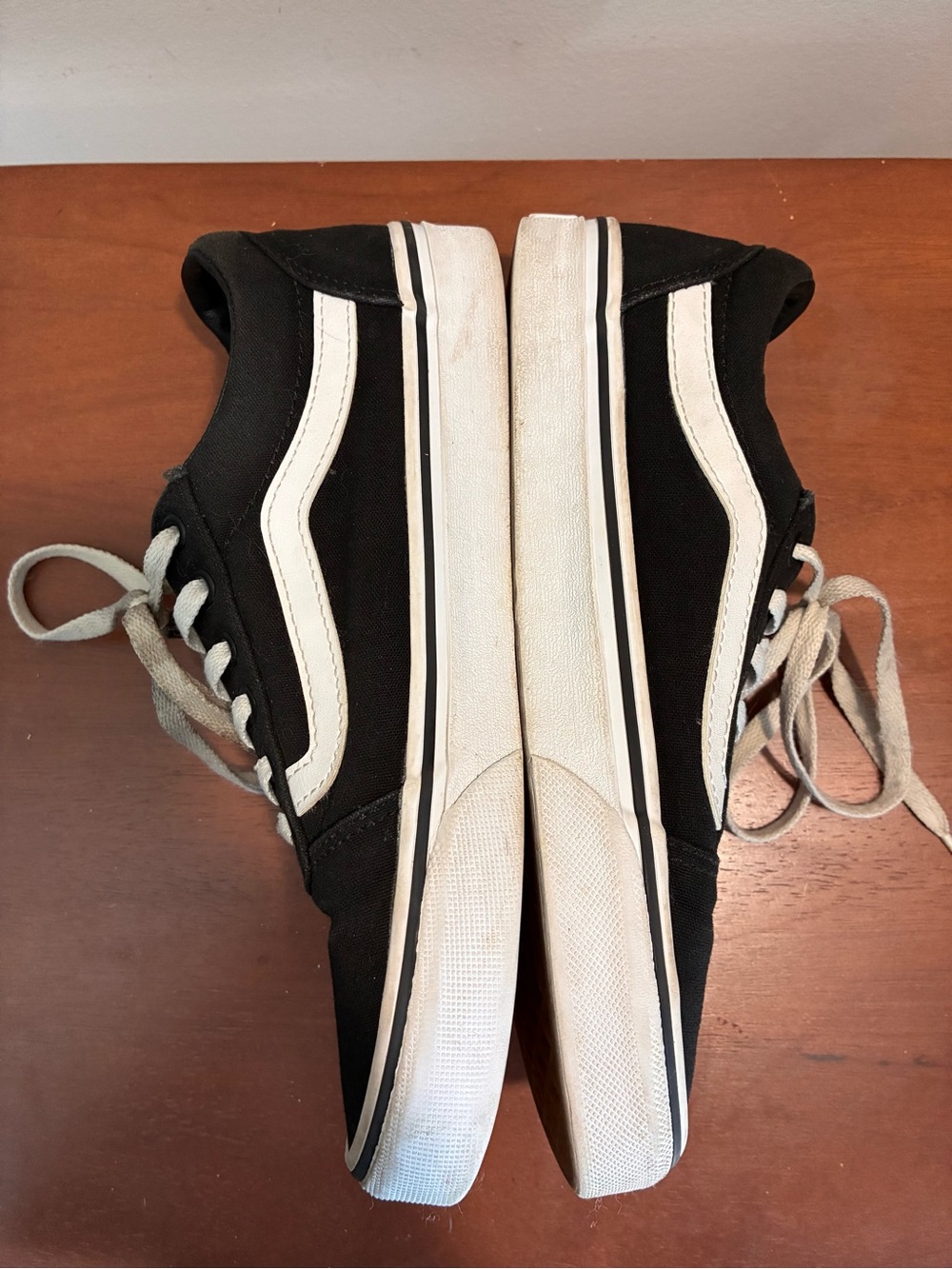 VANS Old Skool Women’s Sz 8 Black and White Classic Sneakers Board Shoes Low Top - Picture 6 of 10